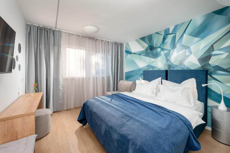 Deluxe Double or Twin Room with Sofa Bed image 3