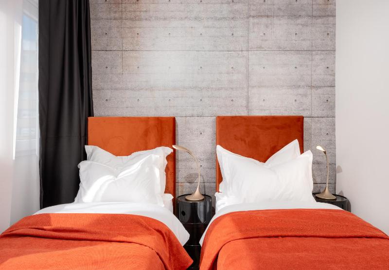 Deluxe Double or Twin Room image 2