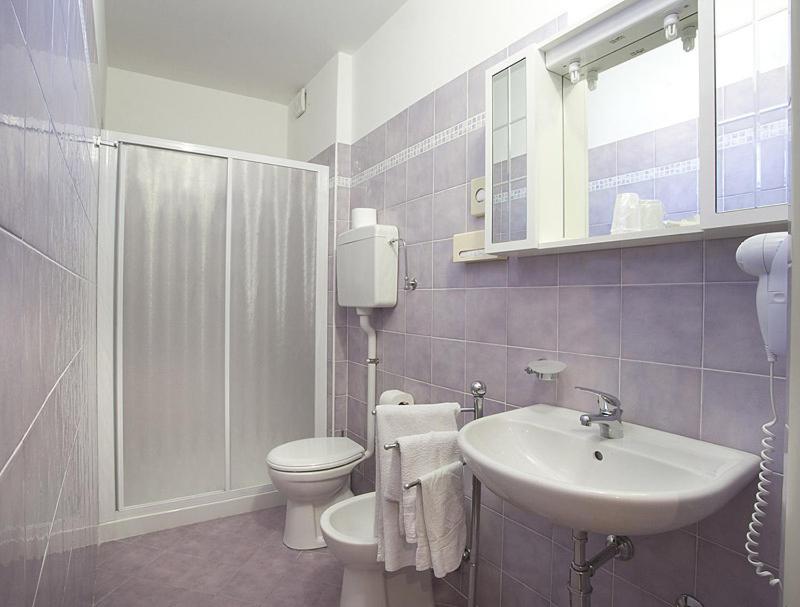 Comfort Triple Room image 4