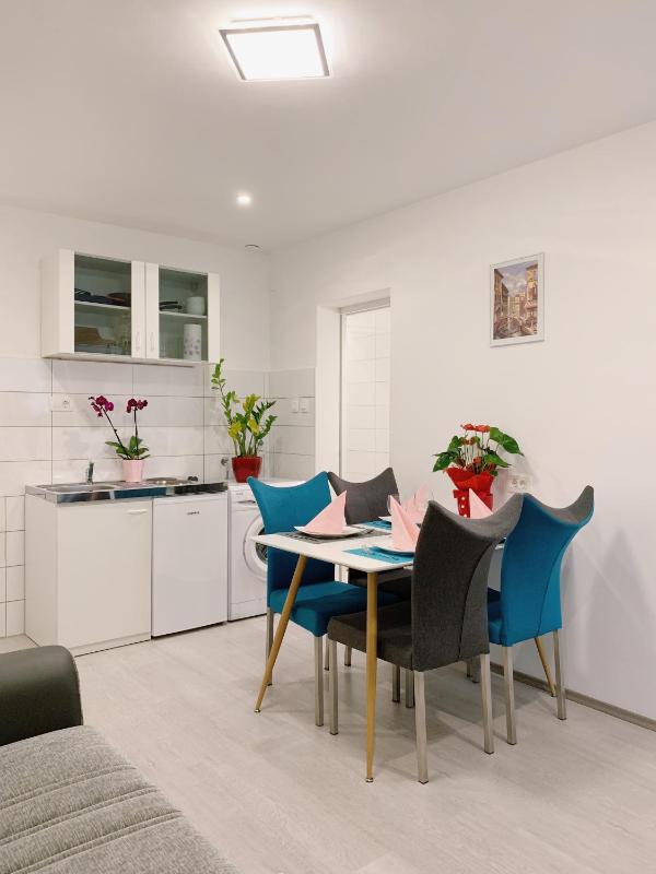 One-Bedroom Apartment image 2