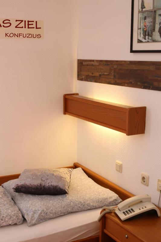 Comfort Single Room image 4