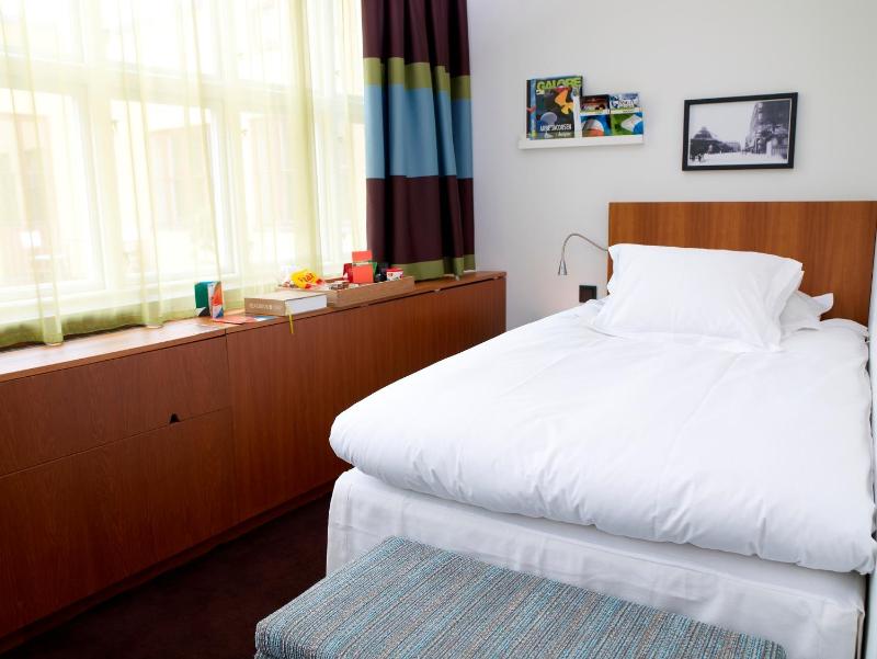 Moderate Single Room image 3