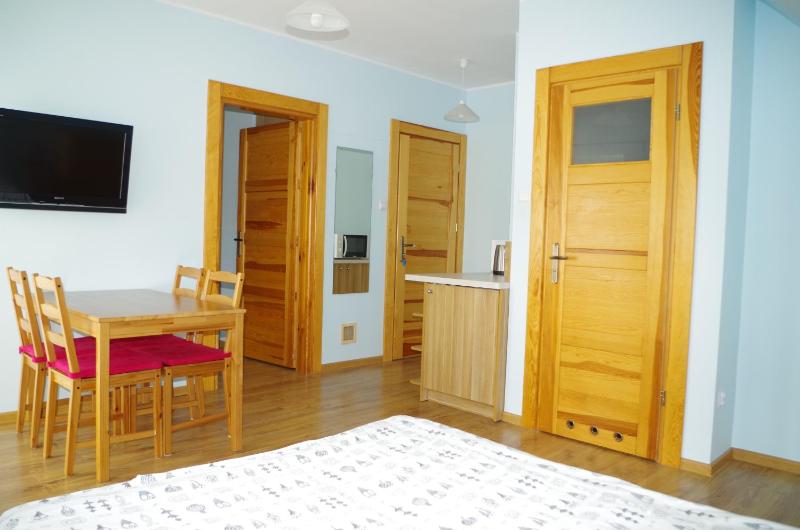 One-Bedroom Apartment image 4