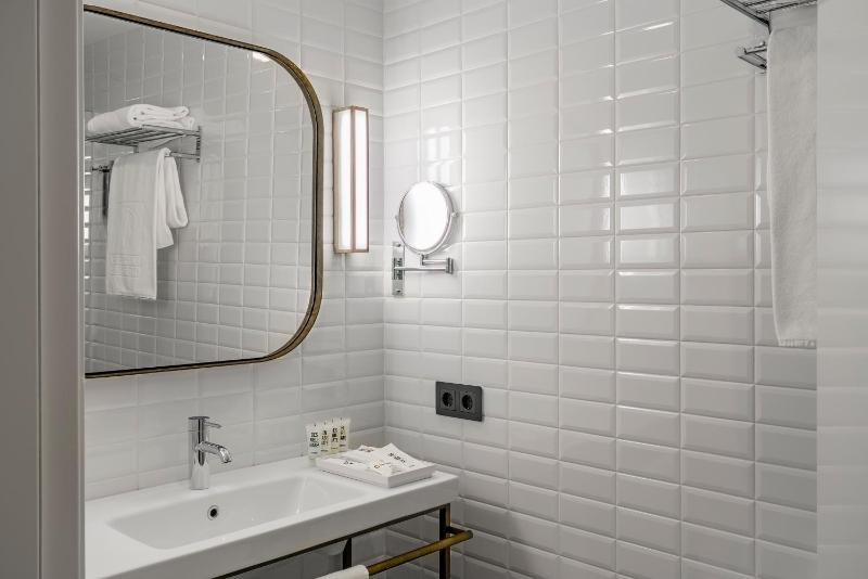 Two Connecting Double Rooms (4 Adults) image 2