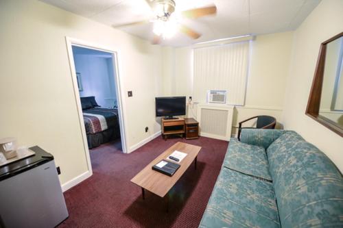 Deluxe Double Room image 1