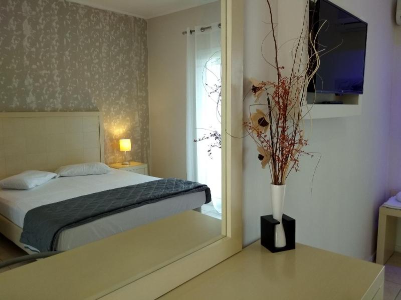 Studio with Sea View image 1