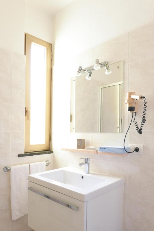 Double or Twin Room image 4