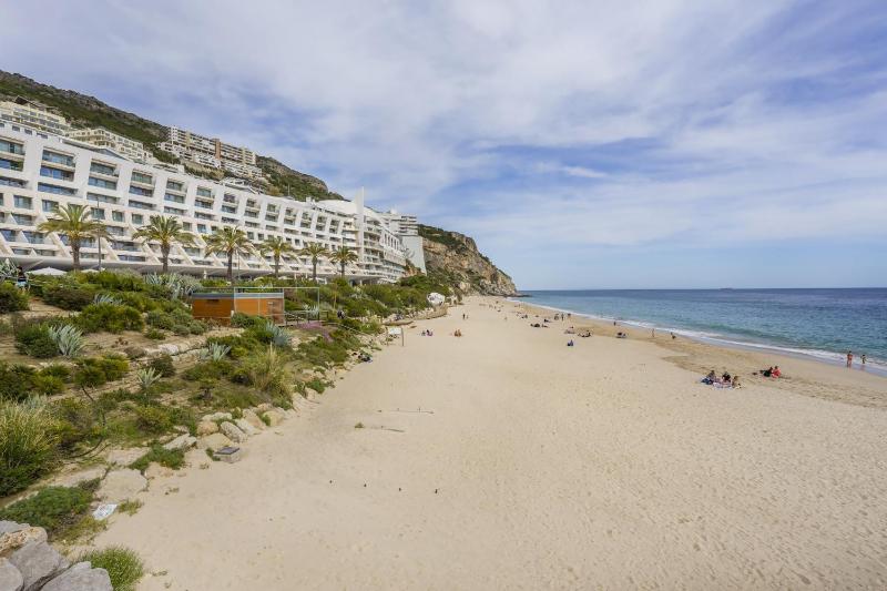 Sesimbra Prime Apartment by be@home - image 3