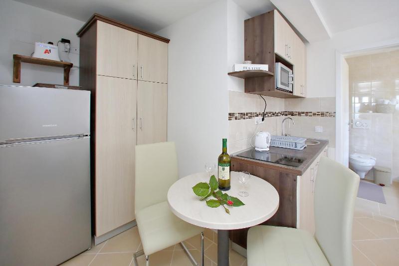 Deluxe Apartment image 2