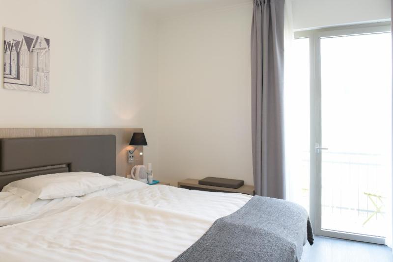 Double or Twin Room with Balcony image 4