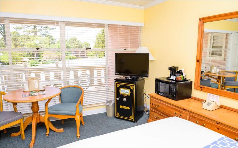Superior Family Room image 2