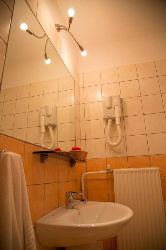 Single Room with Mountain View image 4