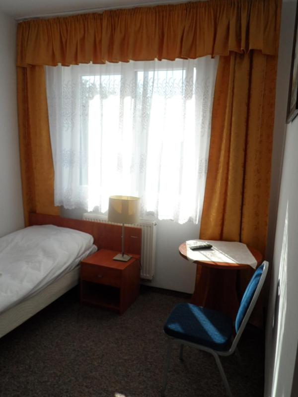 Single Room image 3