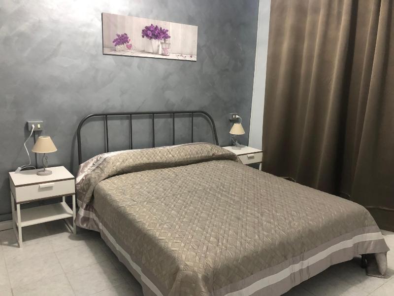 Double Room image 3