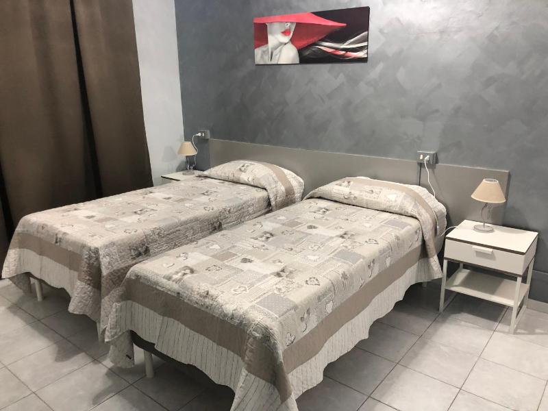 Double or Twin Room image 4