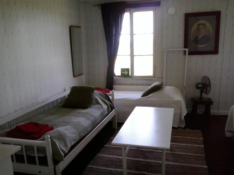 Large Twin Room with Shared Bathroom image 4