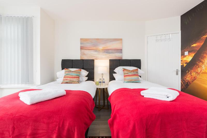 HS2 Contractors and Long Stays for Insurance and Relocations - 4 bedroom House with 7 beds-2 bathrooms & drive - image 25