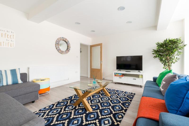 HS2 Contractors and Long Stays for Insurance and Relocations - 4 bedroom House with 7 beds-2 bathrooms & drive - image 13