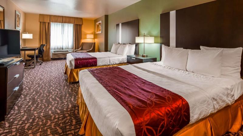 Queen Room with Two Queen Beds - Non-Smoking image 1