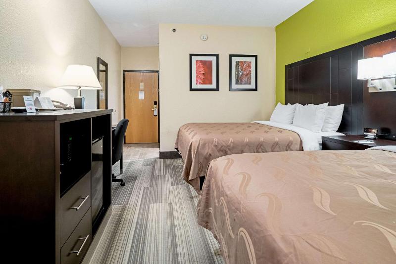 Queen Room with Two Queen Beds - Non-Smoking image 2