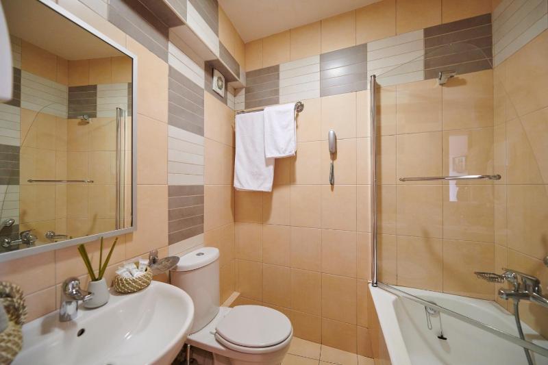 Crystal City Hotel - image 6