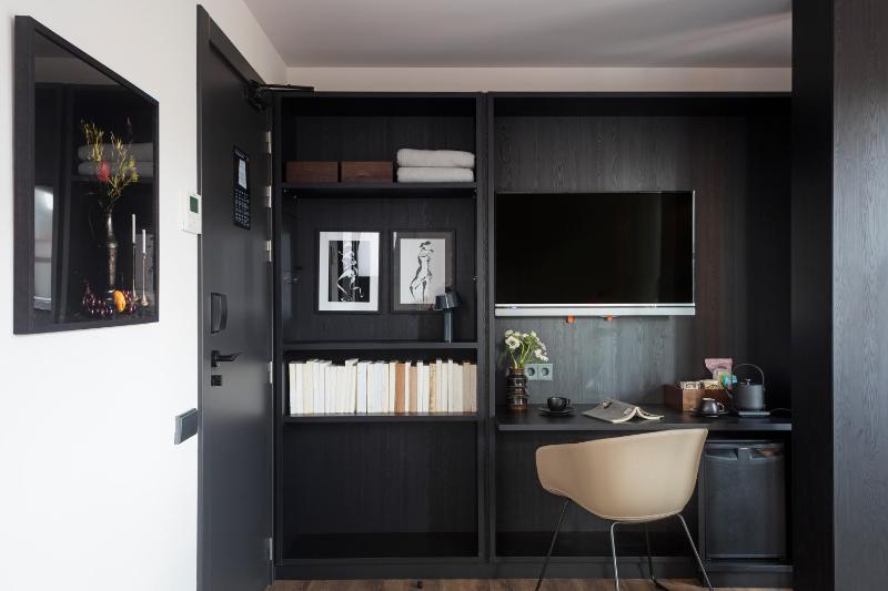 One-Bedroom Suite image 4