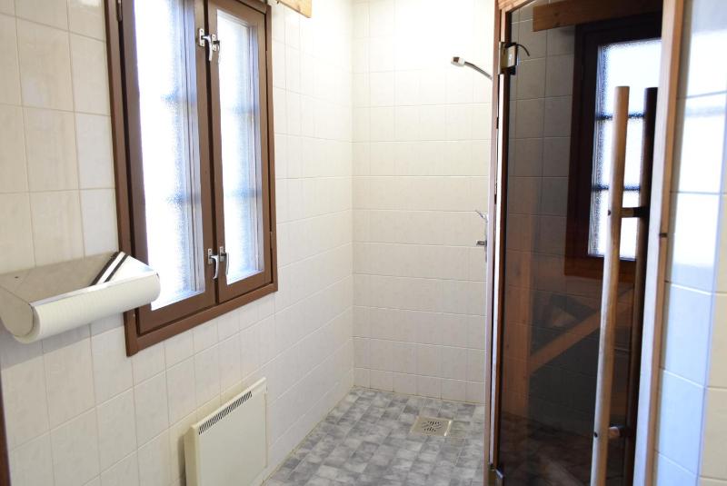 Three-Bedroom Cottage with Sauna (6 Adults) image 3