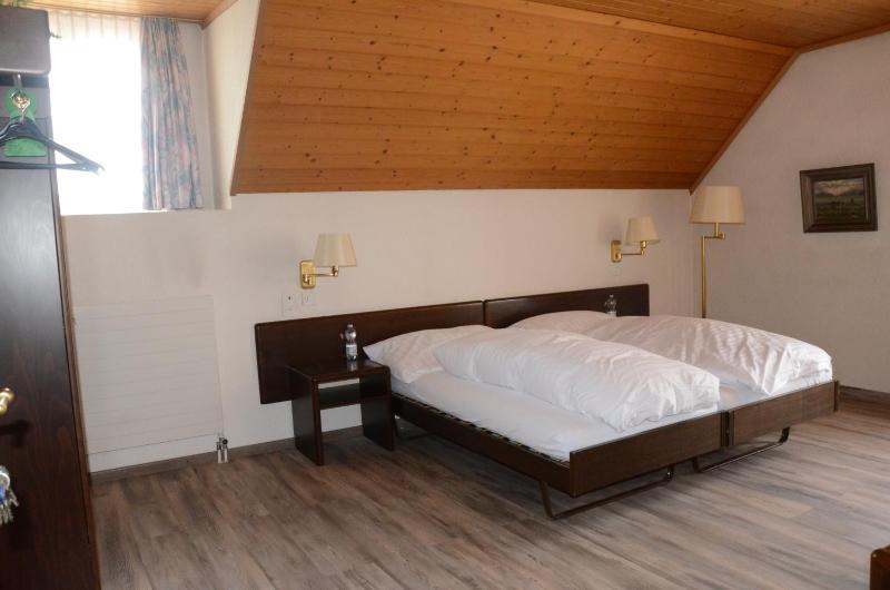 Double Room image 4