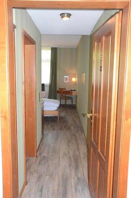 Single Room image 3