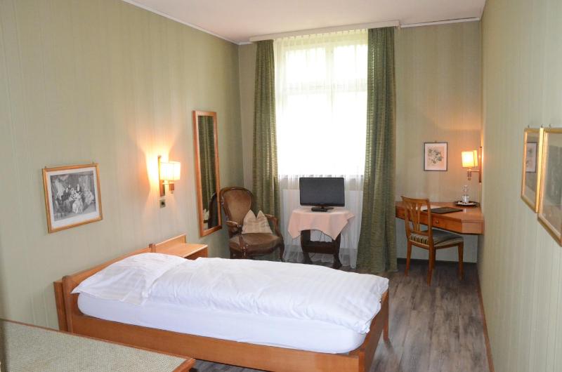 Single Room image 4