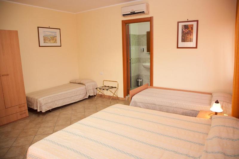 Caffè Nuovo 2 Holiday Rooms - image 2