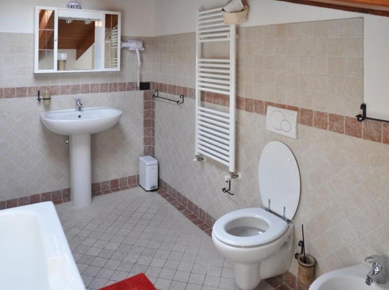Double or Twin Room image 4