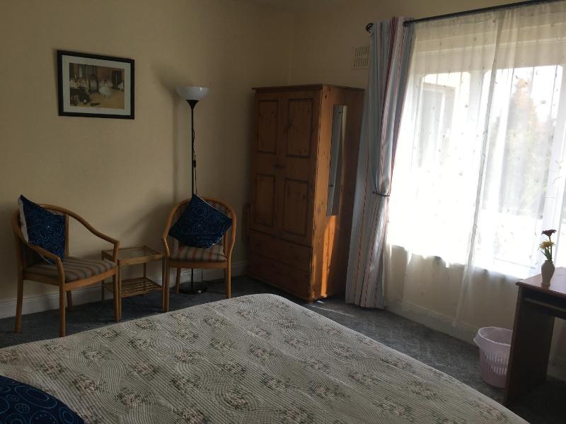 Double Room image 4