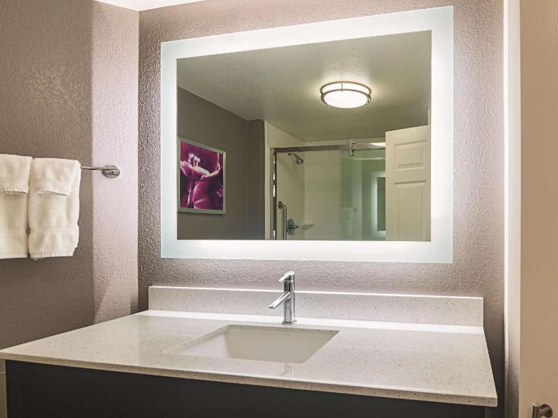 Executive King Room image 2