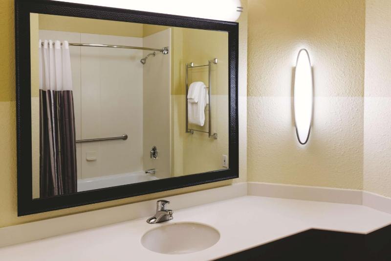 King Room - Disability Access image 1