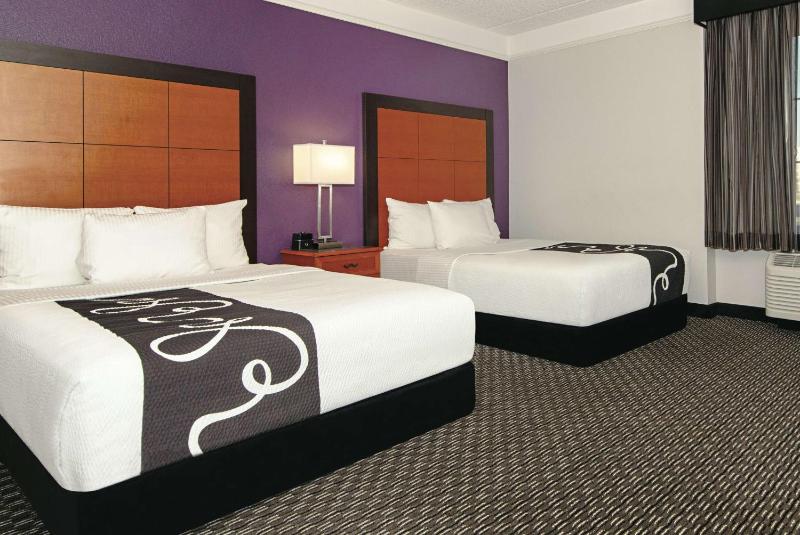 Deluxe Double Room with Two Double Beds image 4
