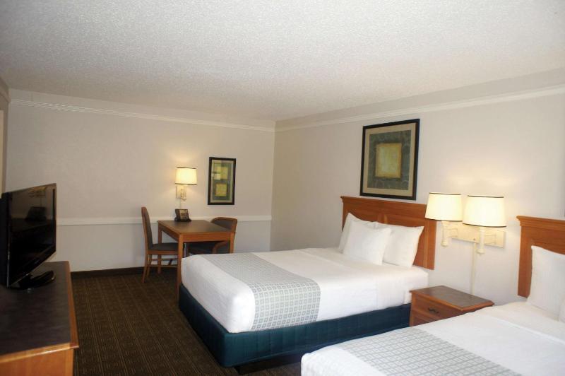 Deluxe Double Room with Two Double Beds - Non-Smoking image 2