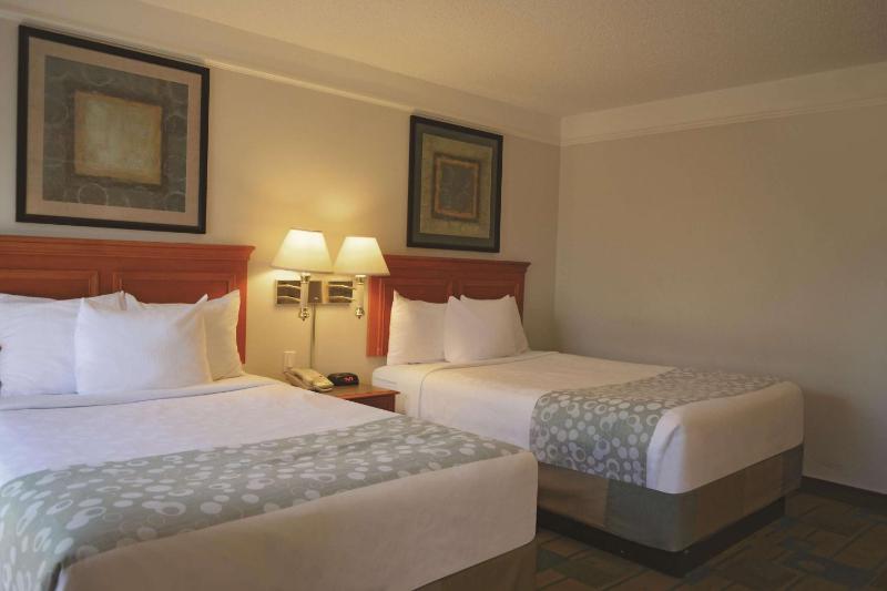 La Quinta Inn & Suites by Wyndham Austin Oltorf - image 25