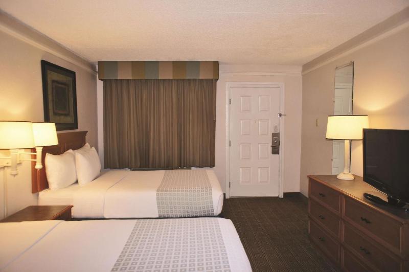 Deluxe Double Room with Two Double Beds - Non-Smoking image 3