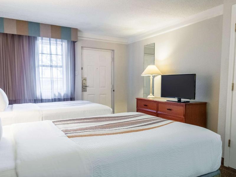 Double Room with Two Double Beds image 3