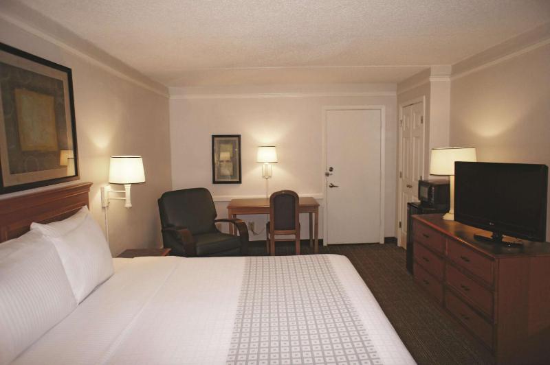 Deluxe King Room - Non-Smoking image 3