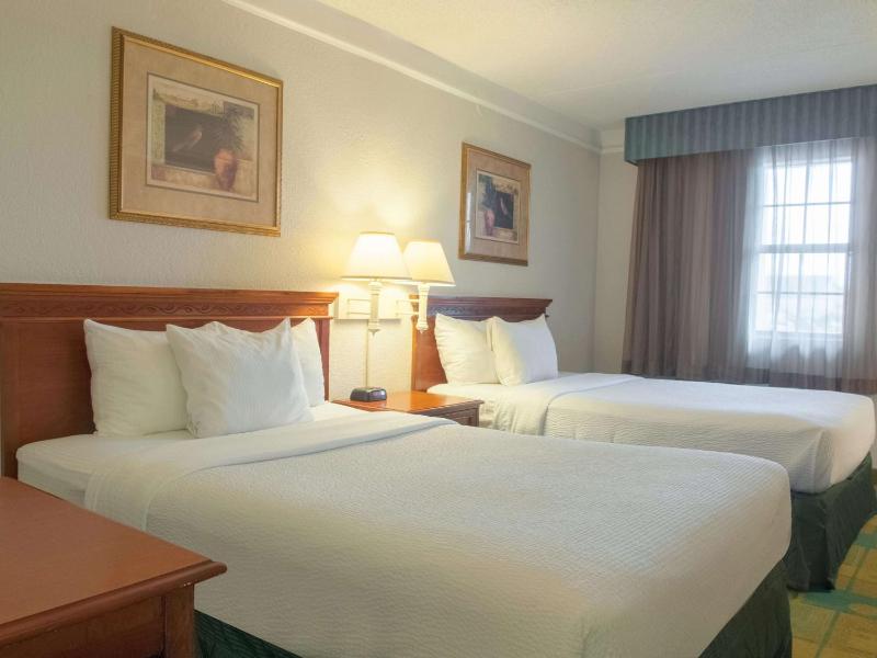 Deluxe Double Room with Two Double Beds - Non-Smoking image 3