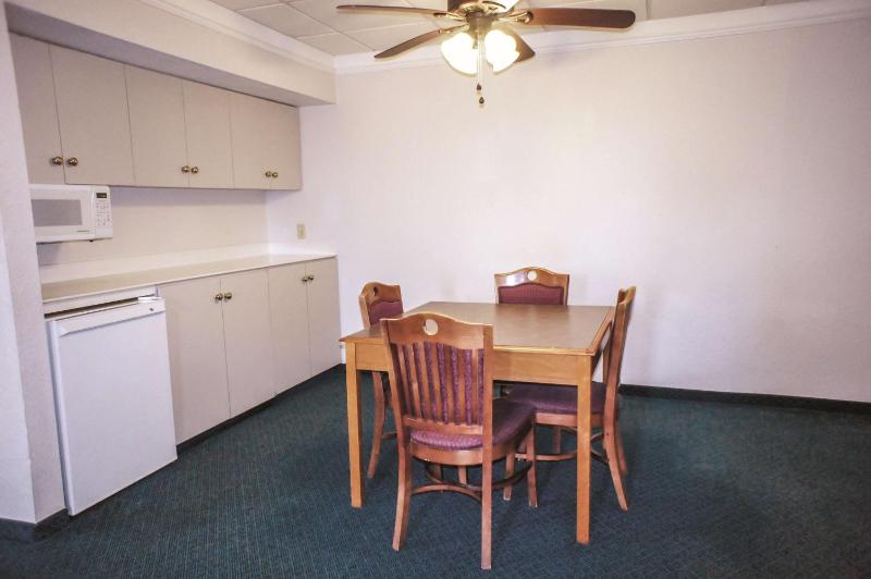 Deluxe Family Suite - Non-Smoking image 2
