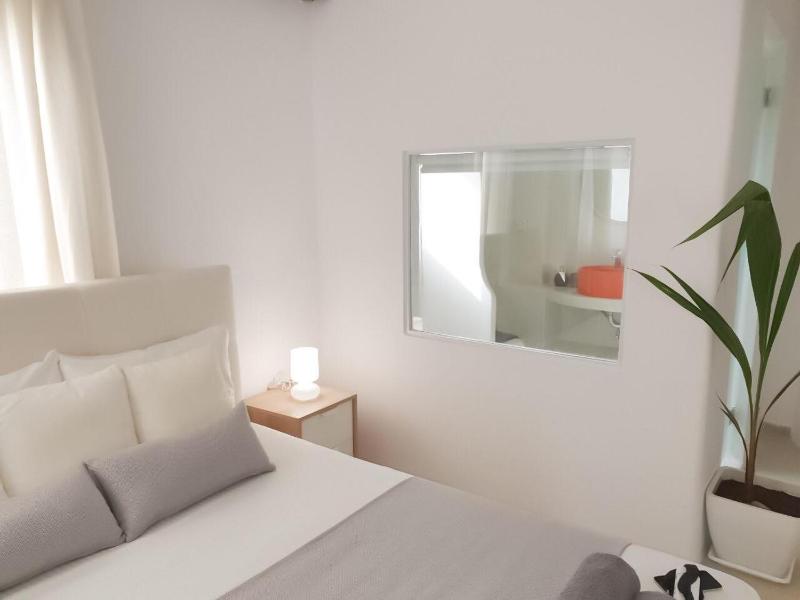 One-Bedroom Apartment Sea View image 4