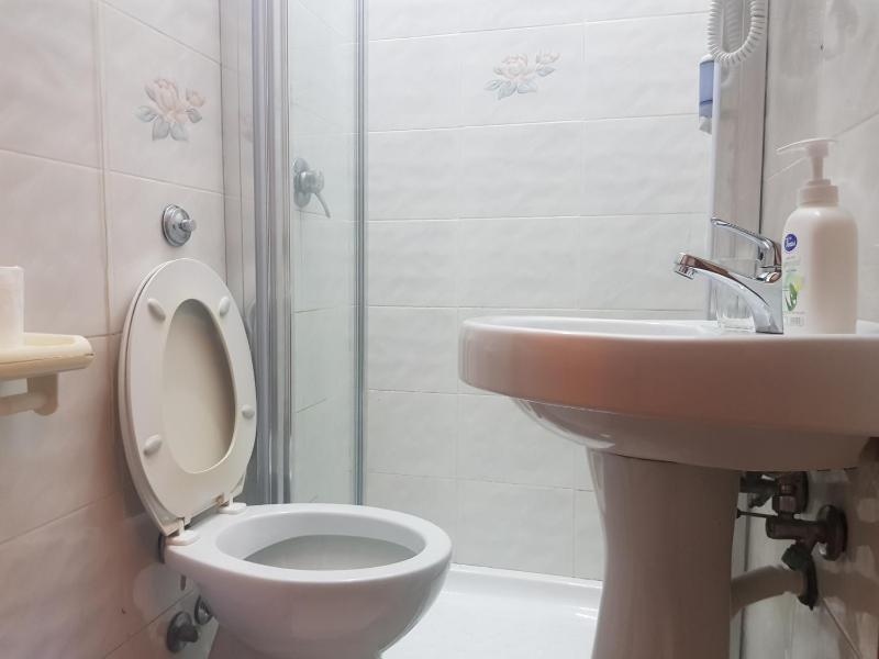 Double Room with Private Bathroom image 4
