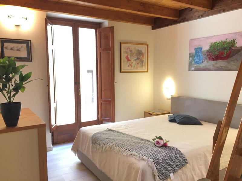 One-Bedroom Apartment image 4