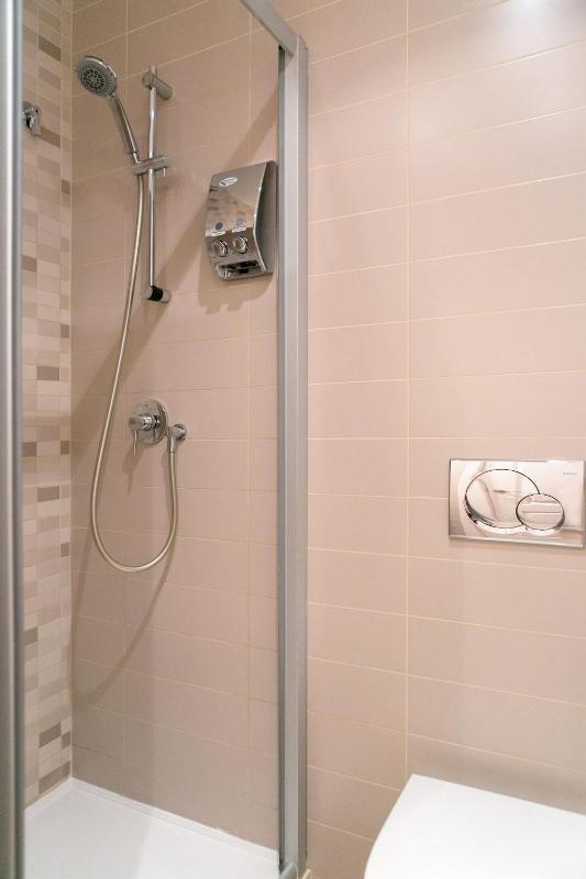 Interior Double or Twin Room with Private Bathroom image 2