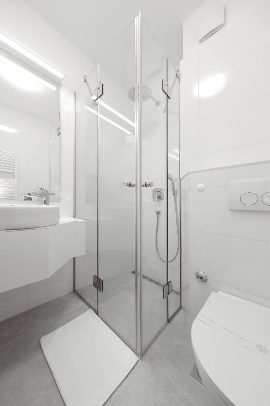 Premium Double Room with Balcony image 4