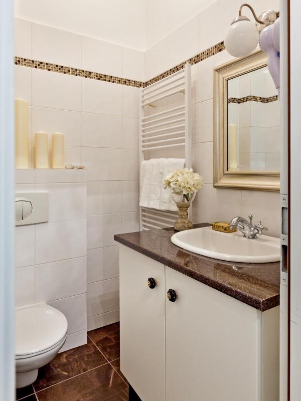 Executive Studio (2 Adults) image 3