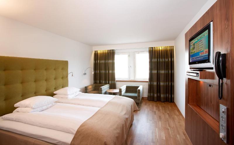 Standard Double Room image 3